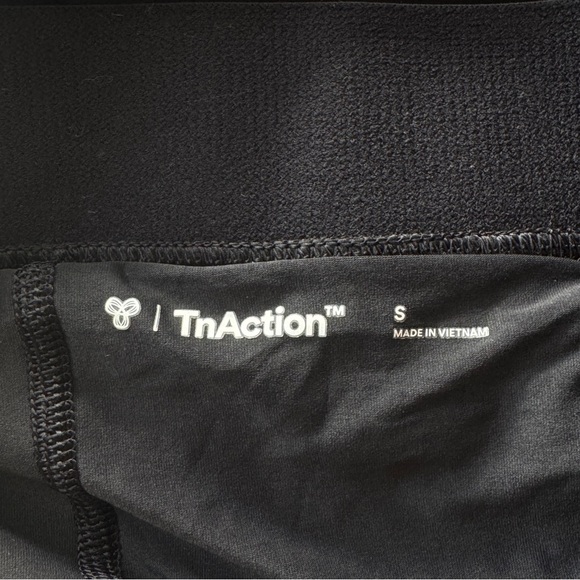 Aritzia tennis skirt - Picture 4 of 6